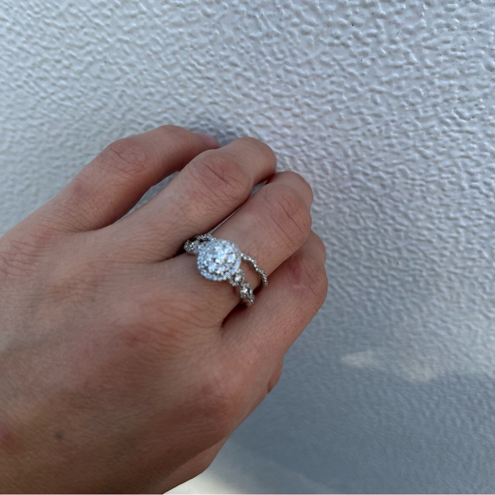 10k white gold Diamond ring  set size 7